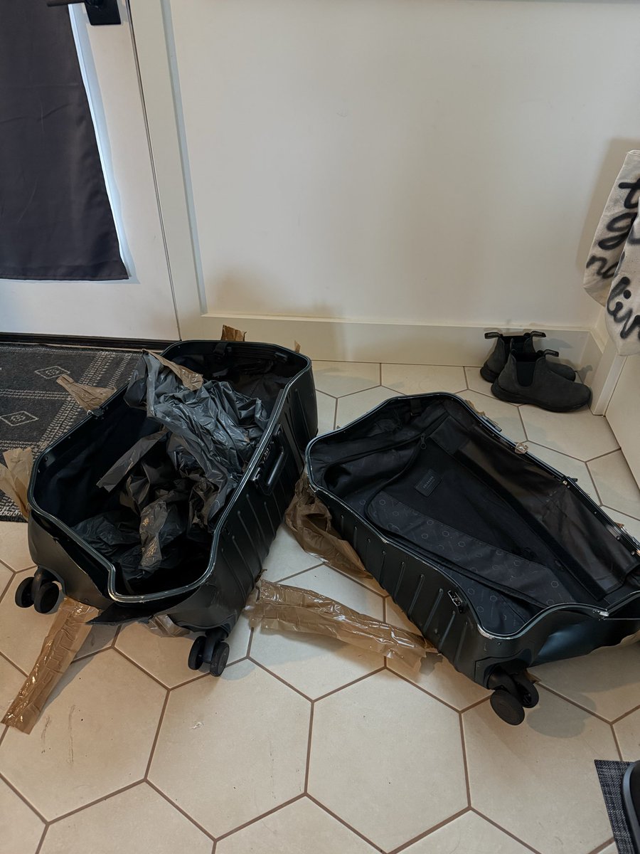 ateaham's tweet photo. @Solgaard_co so this bag didn’t hold up at all HAHA https://t.co/DWD7SO1SqJ