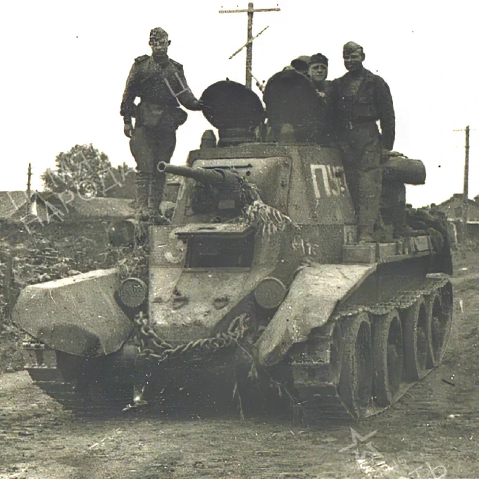 Tank Archives tweet media