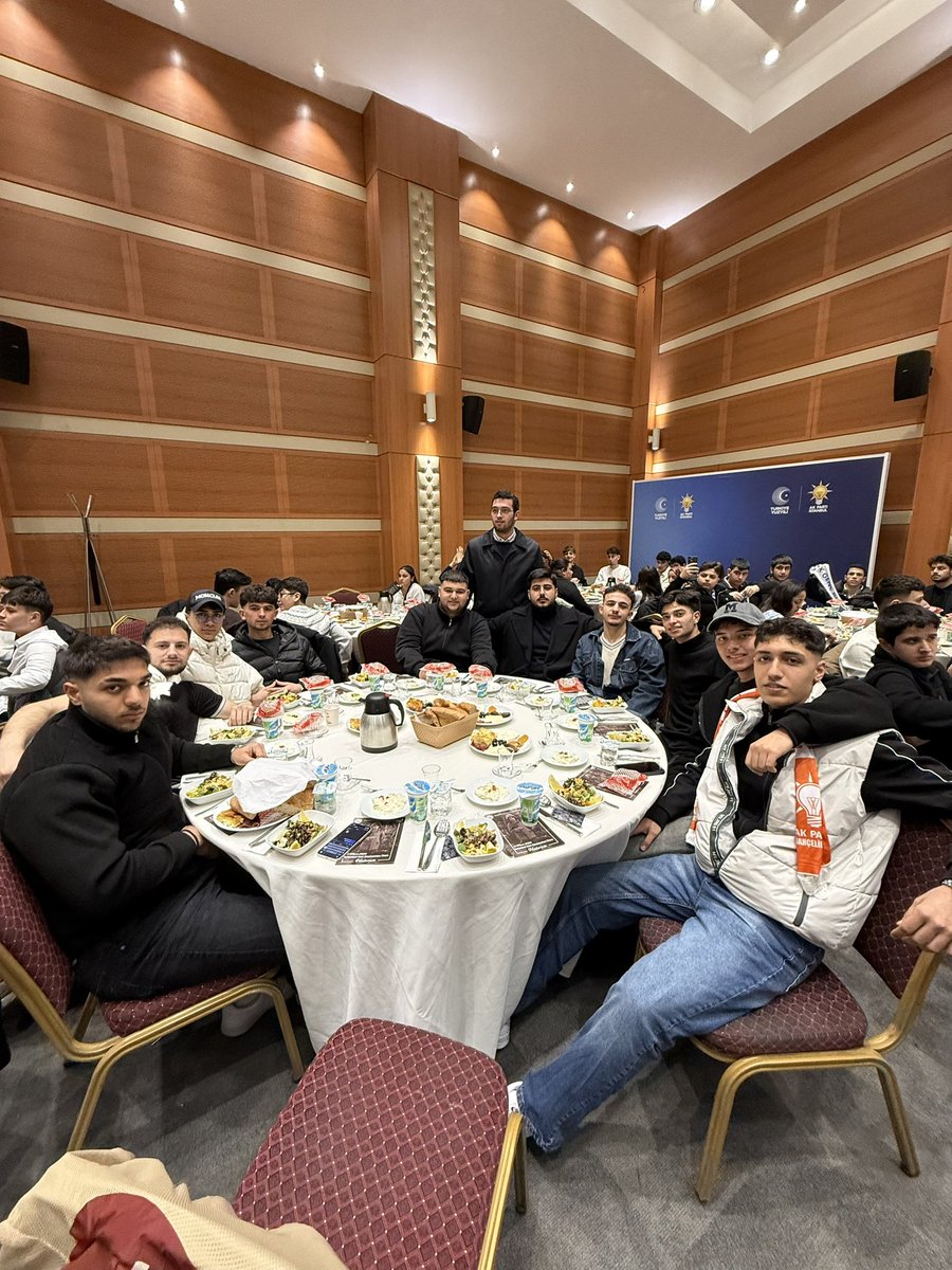 yenisecmenbasak's tweet photo. Yeni Seçmen Başakşehir olarak İl Başkanlığımız tarafından düzenlenen yeni seçmen iftar programına katılım sağladık. Birlik, beraberlik ve kardeşlik duygularının en güzel şekilde yaşandığı bu anlamlı buluşmada, aynı sofrayı paylaşmanın mutluluğunu yaşadık.

AK Parti Genel Merkez Gençlik Kolları Başkanı Yusuf İbiş ve Gençlik kolları il Başkanımız Nevzat Yüce ile aynı karede yer almak da bizim için ayrı bir gurur oldu. Türkiye Yüzyılı vizyonuyla, gençliğin enerjisi ve inancıyla çalışmaya devam ediyoruz