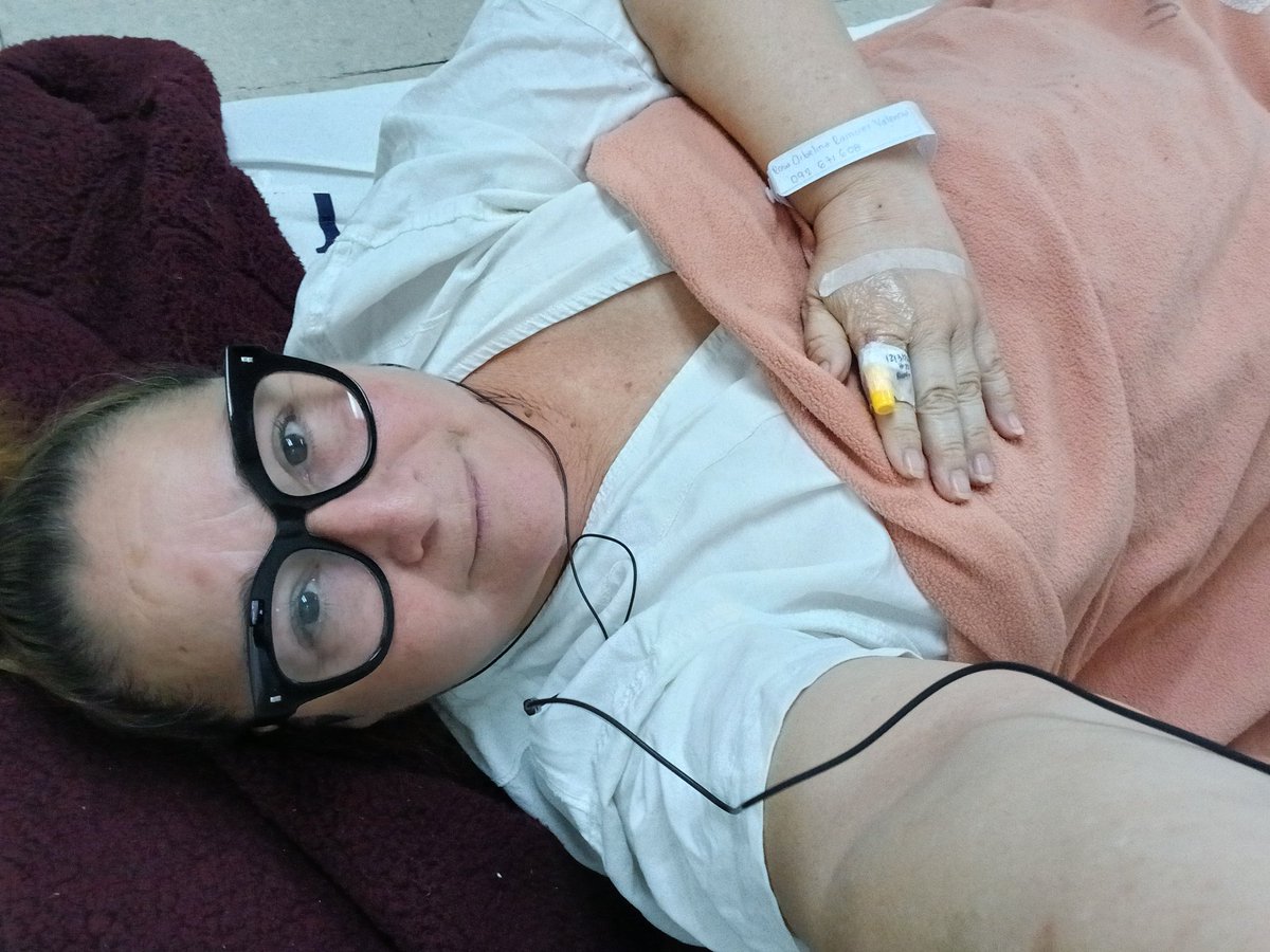 bellyramirez10's tweet photo. Estoy agradecida con Dios 🙏 🙌 por permitirme un empleo y prestación del ISSS. 
La Discopatía Lumbar Crónica que tengo me obliga venir al hospital General del ISSS emergencia, pero estoy siendo buen atendida tanto personal de enfermería y médicos especialistas.
Abro hilo🧵👇 https://t.co/uqGtpjKUM7