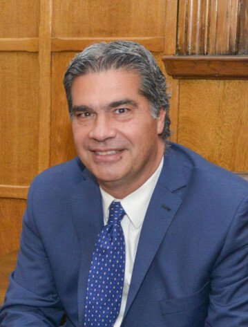 En el chaco descubrieron que faltaban un montón de autos del gobierno 
Y resulta que capitanich antes de irse se los transfirió todos a kukas particulares 
Se afanaron hasta las piedras de la provincia jsjsj