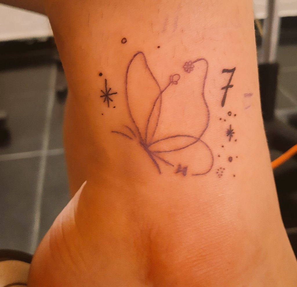 vi⁷⊙⊝⊜ tweet media