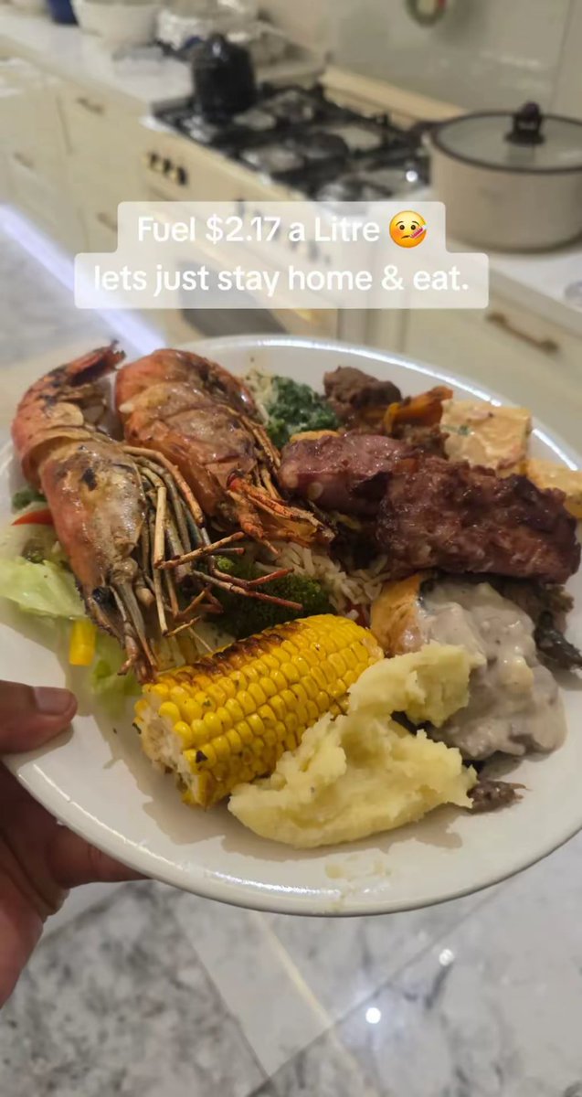 Chef_Itayi's tweet image. Instead of along drives garai kumba nefamily and eat. Ndouya inini kuzokubikirai. save your fuel money and spend it on a dinning experience 😅. $2.17 per litre kunzima. ma1.

#chefitayi #privatechef