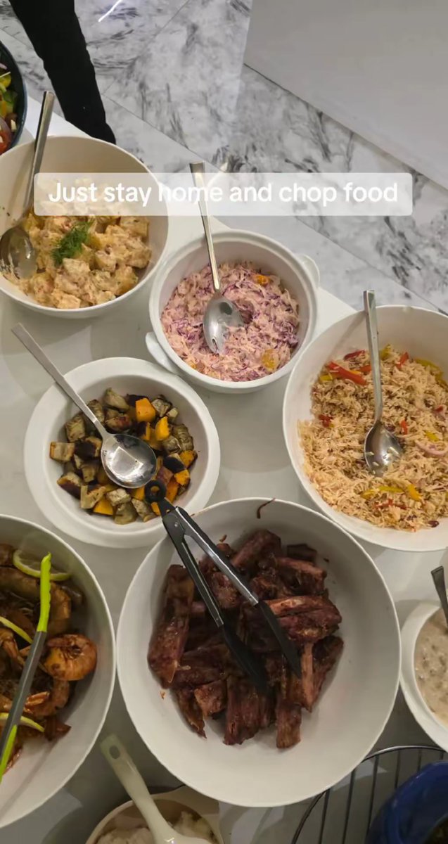 Chef_Itayi's tweet image. Instead of along drives garai kumba nefamily and eat. Ndouya inini kuzokubikirai. save your fuel money and spend it on a dinning experience 😅. $2.17 per litre kunzima. ma1.

#chefitayi #privatechef