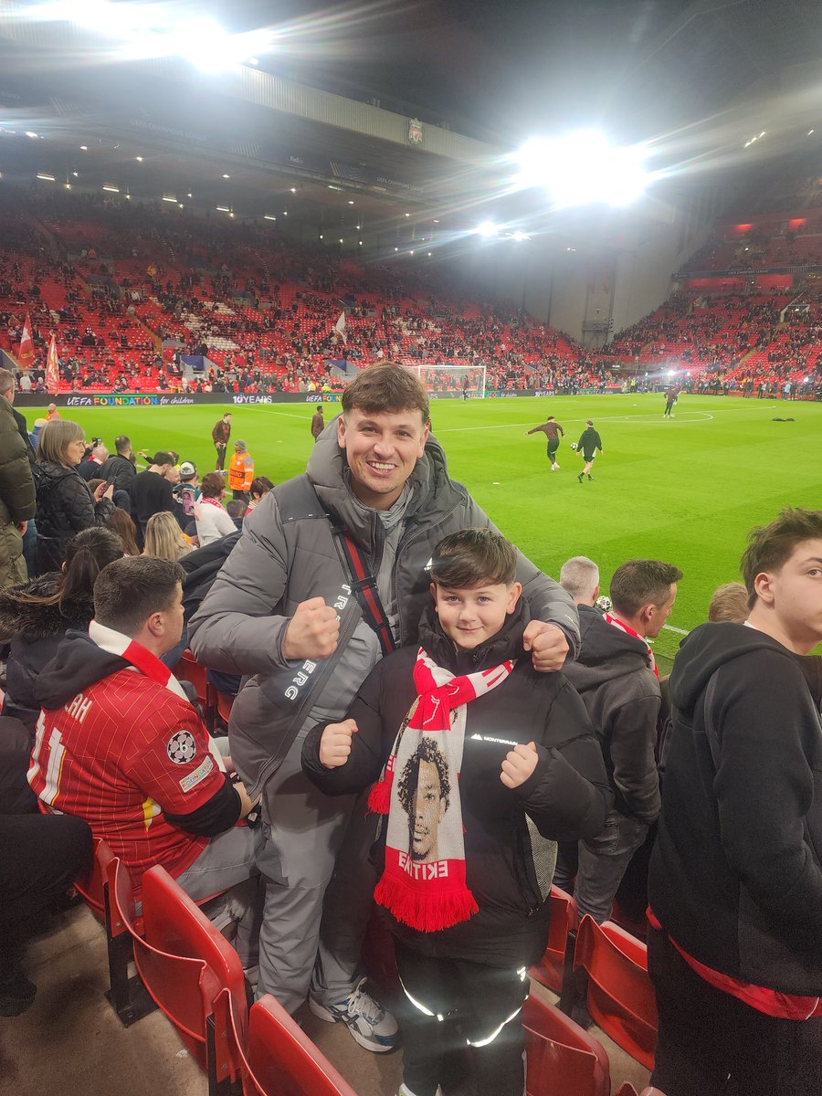 craigbyrne21's tweet image. Under The Lights 😍 With My Best Mate 🪄❤️🔴⚽️#MySon