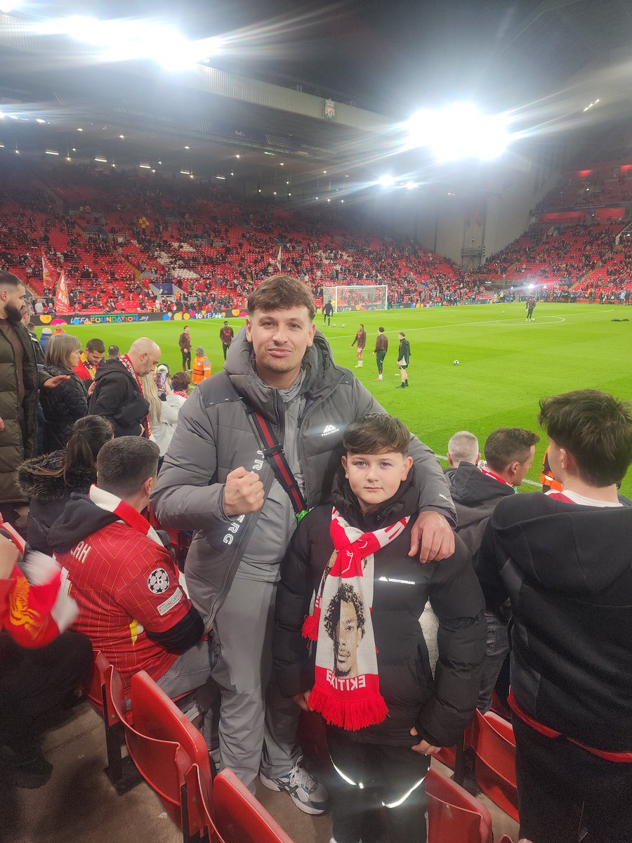 craigbyrne21's tweet image. Under The Lights 😍 With My Best Mate 🪄❤️🔴⚽️#MySon