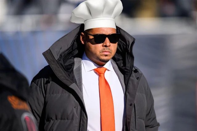 SketeRose's tweet photo. @ForeverBearDown @AlbertBreer Love the opportunity to post this for little to no reason at all. Chef Poles 🧑‍🍳 https://t.co/qJBprNEyxa