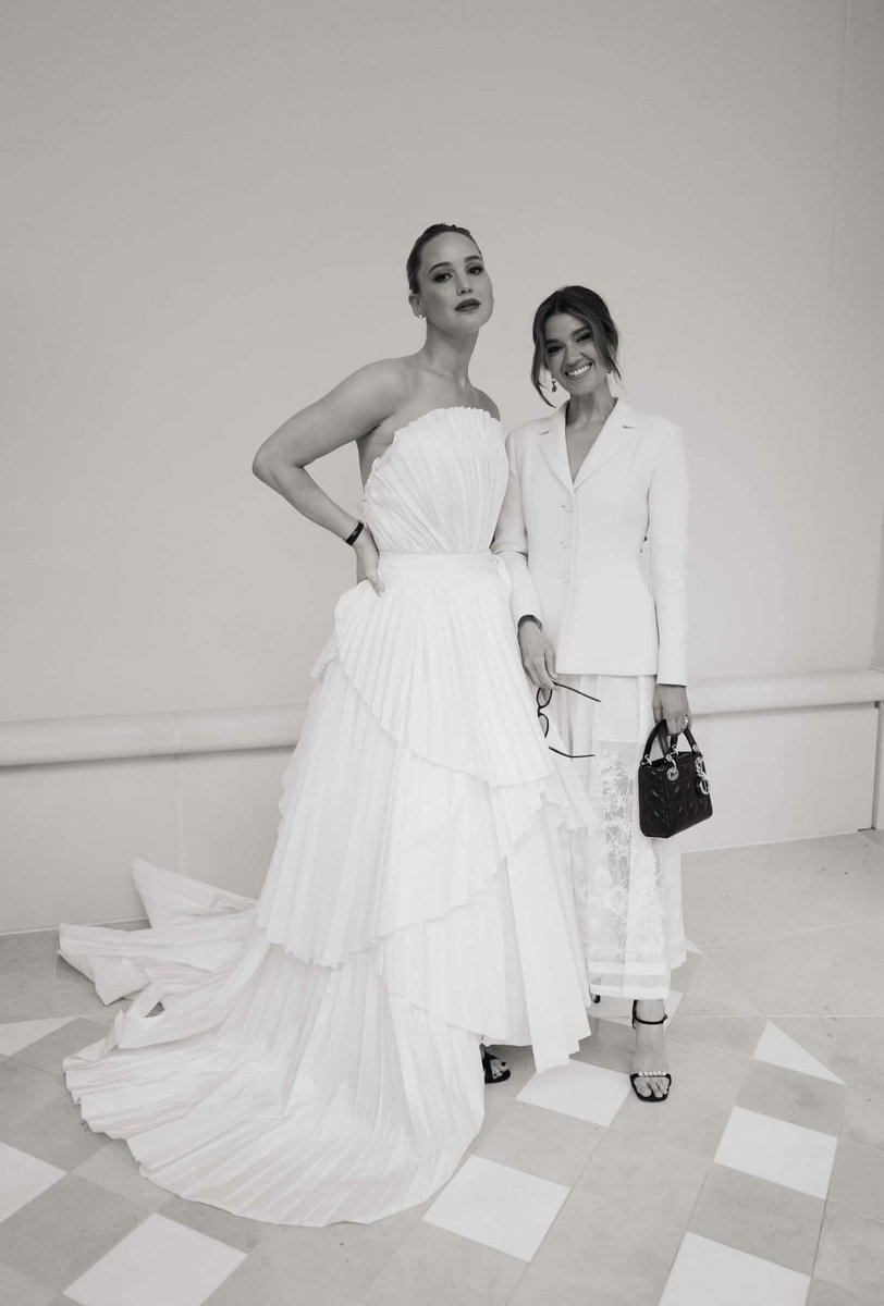 Jennifer Lawrence Source tweet media