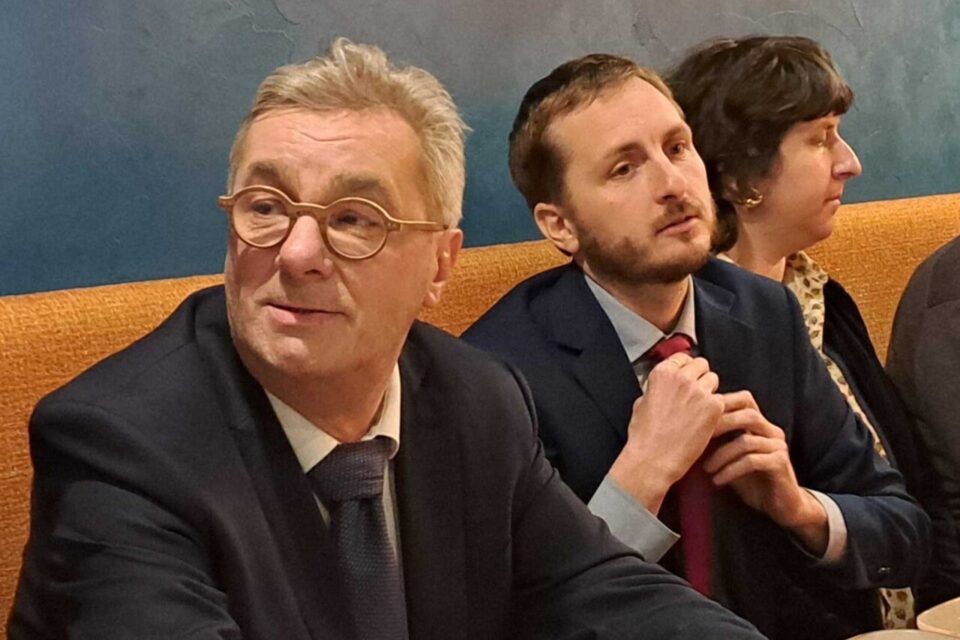 🔴⚡ François Briançon recadre <a href="/JeromeGuedj/">Jérôme Guedj</a> après que ce dernier a affirmé ne pas voter pour Piquemal s'il était Toulousain | « À Toulouse aucun socialiste ne perd son âme cher <a href="/JeromeGuedj/">Jérôme Guedj</a> … nous voulons juste mieux accompagner ceux qui vivent mal, trouver un médecin, accéder à