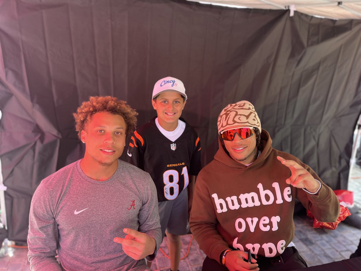 Helpful Henry tweet media