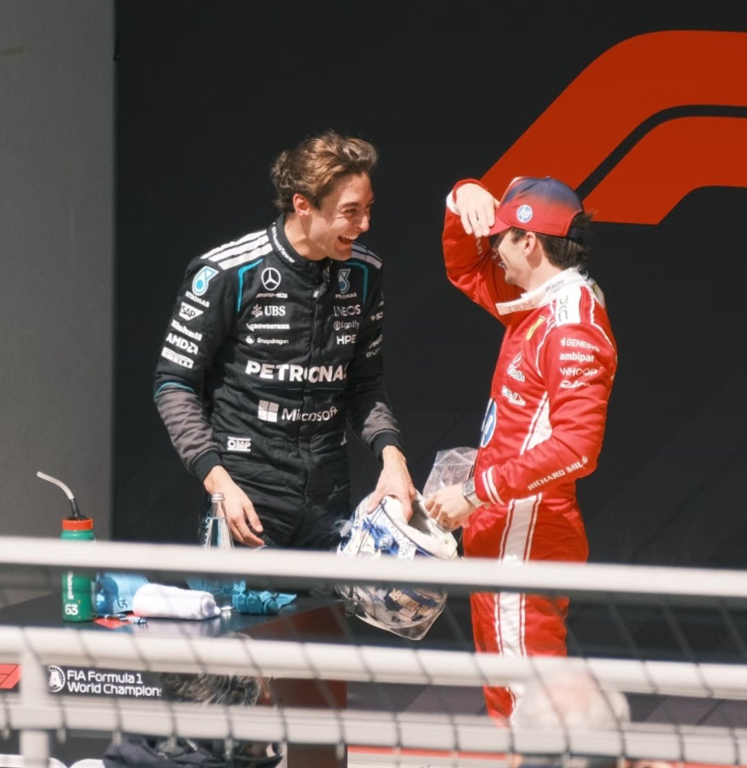 charles really is that funny guys

📷: 居月月