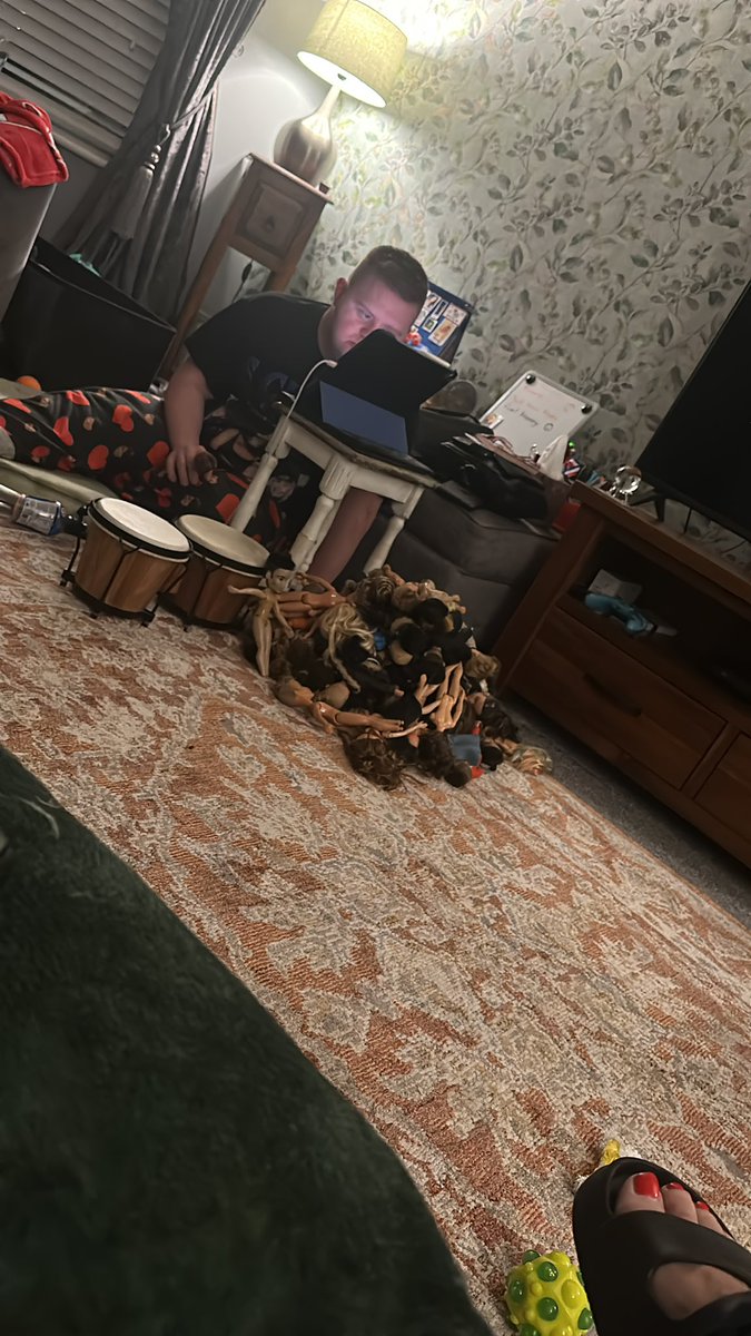 Julie Watts tweet media