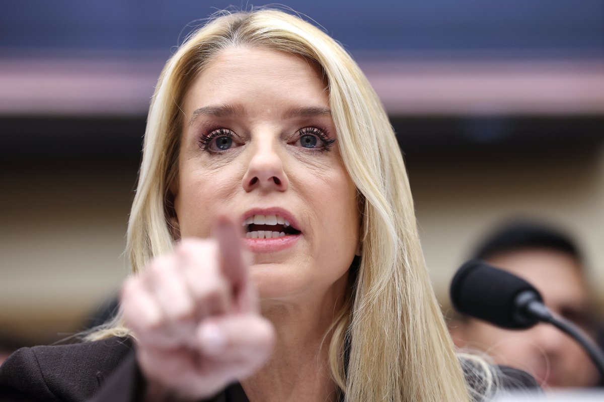 kiantrades's tweet photo. We give thanks to Pam Bondi

Dow Jones now down 4,300 points since her " THE DOW IS AT 50K" 

$DJI https://t.co/YWsEZAKhP8