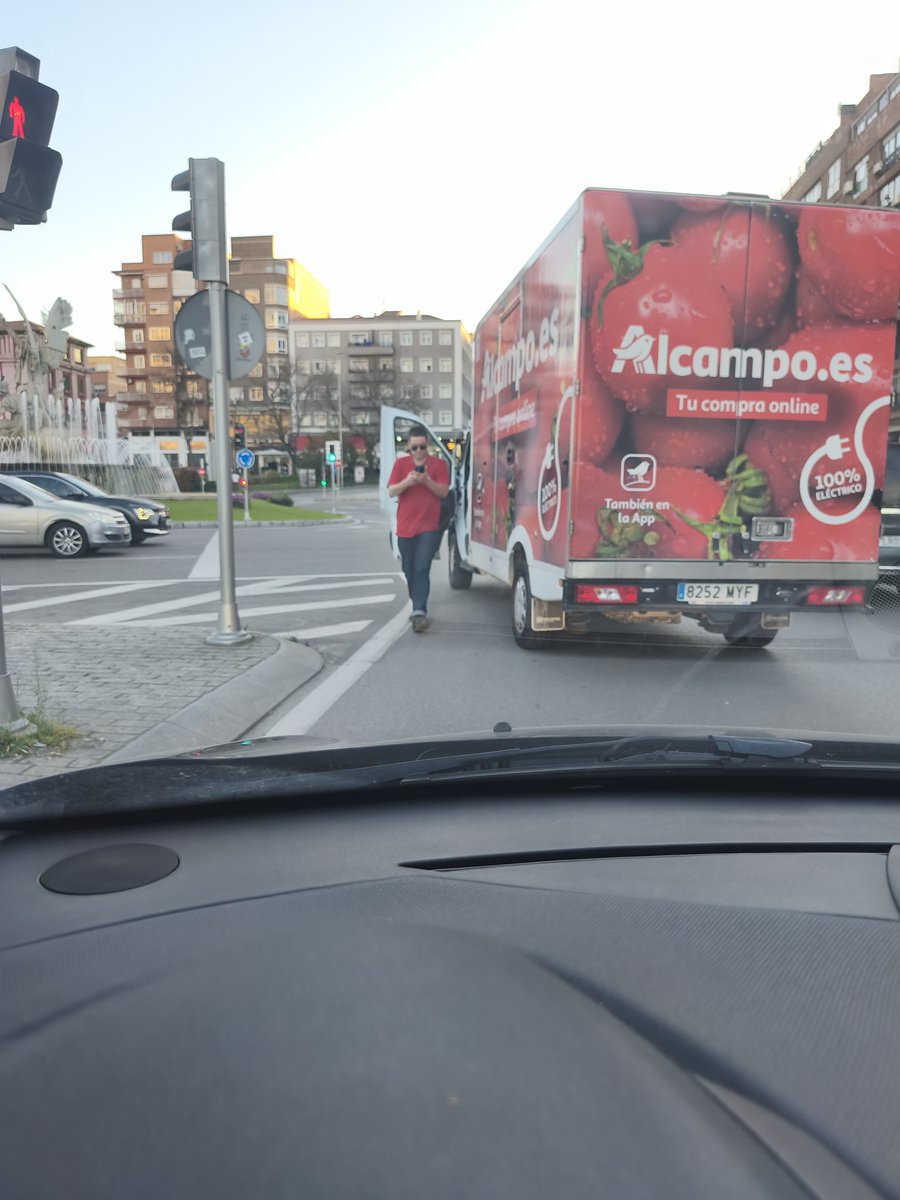 Socialize tweet media