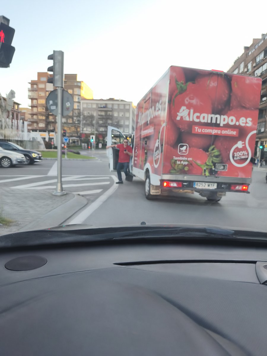 Socialize tweet media