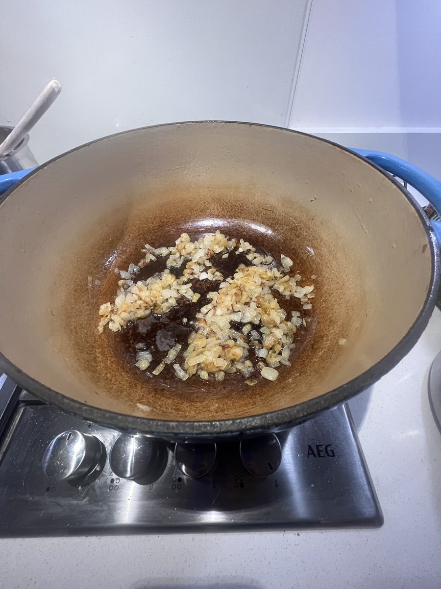 Naomi Hossain tweet media