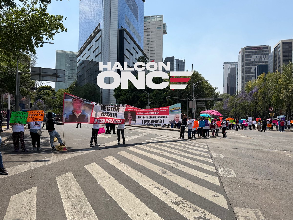 HalconOnce's tweet image. #AlMomento

Manifestantes cierran el cruce de #Insurgentes y #Reforma, piden el apoyo de gobierno federal para liberación de un preso inocente en #Cancun.