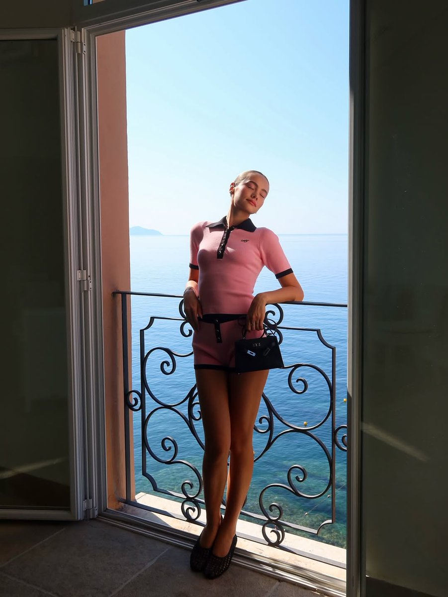 𝐑𝐄𝐆𝐈𝐍𝐀 (𝓐 ) 𝐖𝐀𝐋𝐃𝐎𝐑𝐅 tweet media