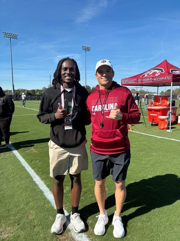 kevinjohnson15_'s tweet photo. Thank you @GamecockFB for the spring practice invite! Had a great time at South Carolina’s spring practice today the energy was unreal, the environment was special, and touring the facilities made the experience even better. Really appreciated the hospitality from everyone. Can’t wait to be back in Columbia soon!🔴⚪️ @kendalbriles @alleybrokaw @jackctravis10 @JacobOehrlein @ToddHaynie @CoachSBeamer @HaleMcGranahan @WGSports_CFB @CoachFBWaters @WesMitchellGC