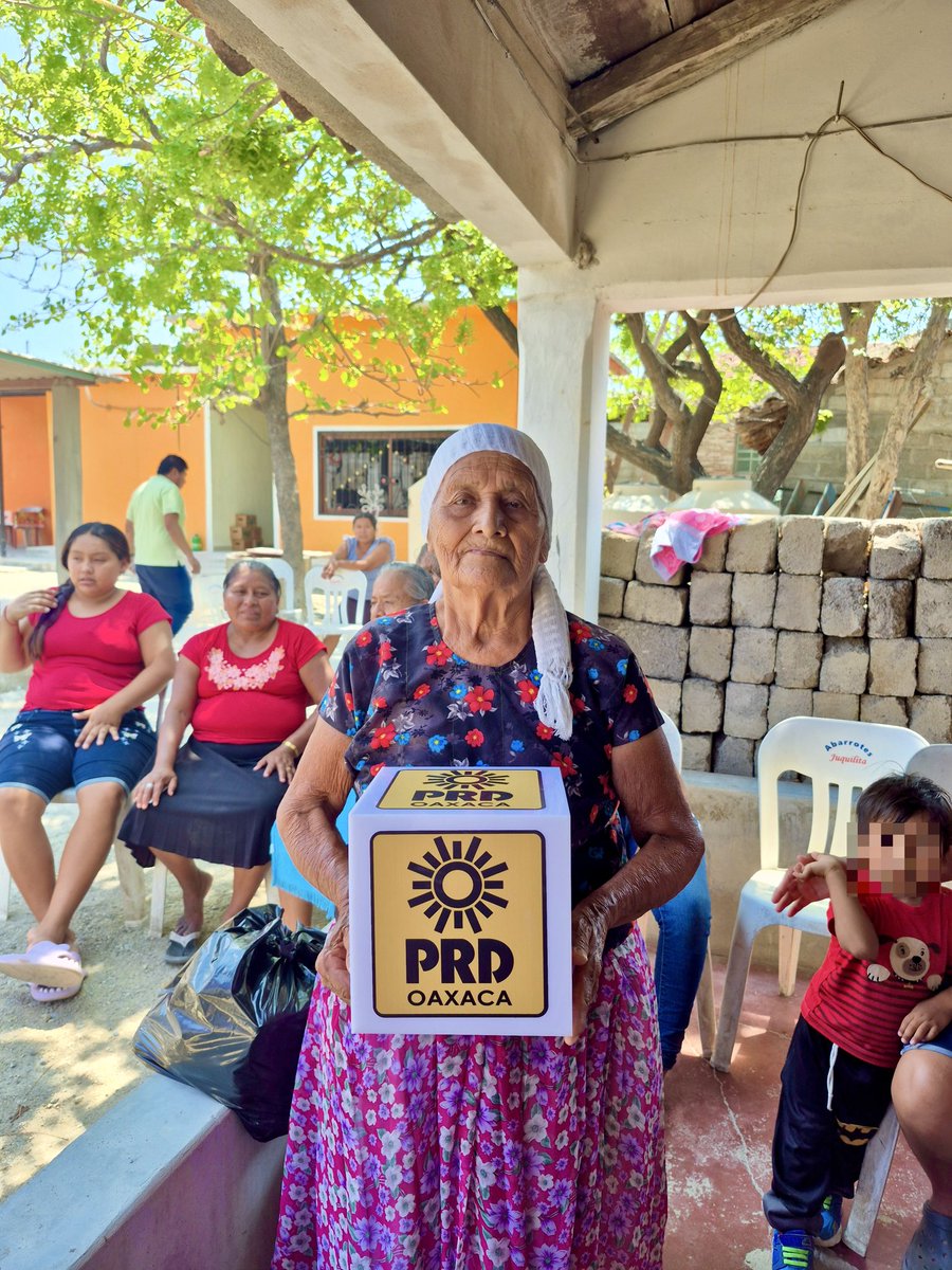 ☀️ En San Dionisio del Mar seguimos demostrando que este proyecto crece en territorio, caminando casa por casa, escuchando de frente y sumando corazones.

#PRDOaxaca #Oaxaca #NuevosComienzos