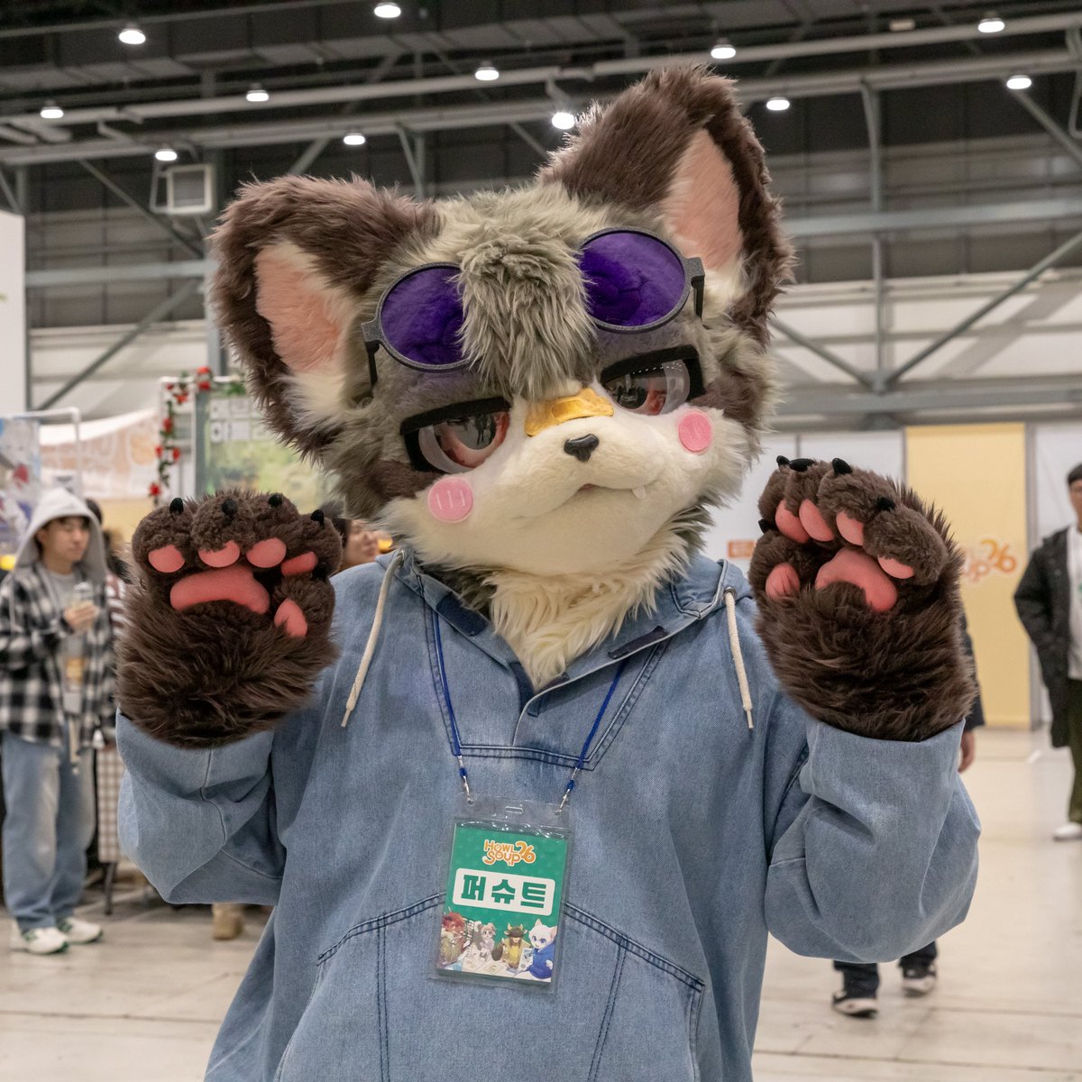 Crew_Furphoto's tweet photo. #하울수프 #Howlsoup
#FursuitEveryday
캐주얼🌸에이스케
🌸🐈:에이스케/英助/Eisuke https://t.co/7xUQ7BTktn