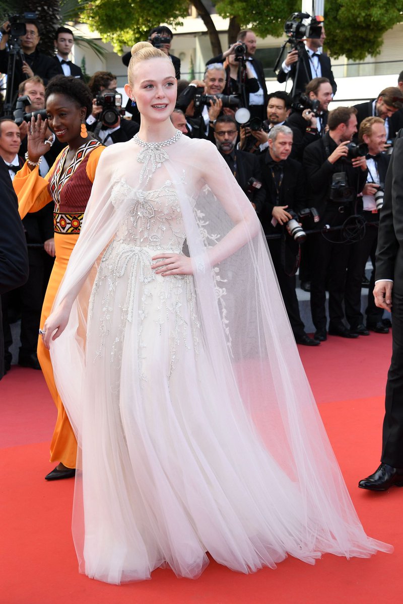 ELLE FANNING'S STYLE tweet media