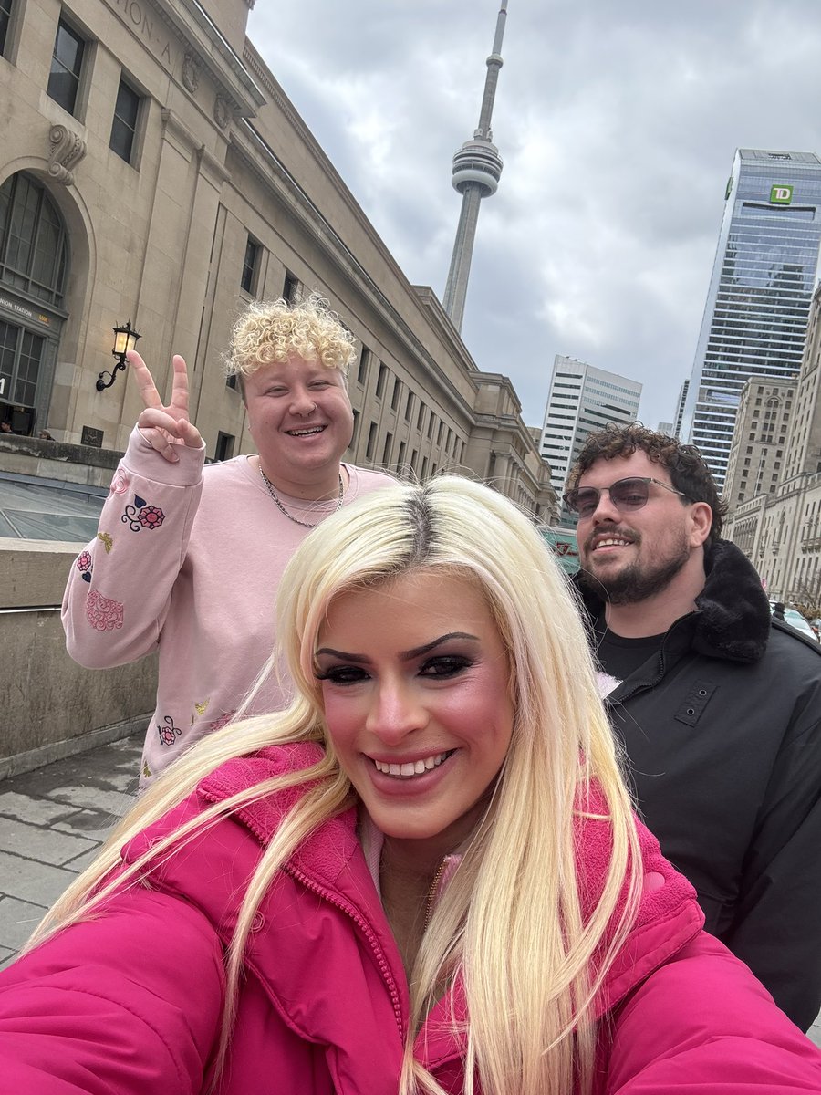 vickivaliant's tweet photo. I love them so much, i’m so grateful for Jesse and Joey!! Thank you for visiting you guys 😭😭😭😭💖💖💖💖💖 https://t.co/gv1QHZ9AXL