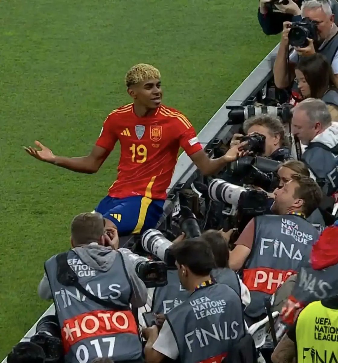 Fan / no debate tweet media