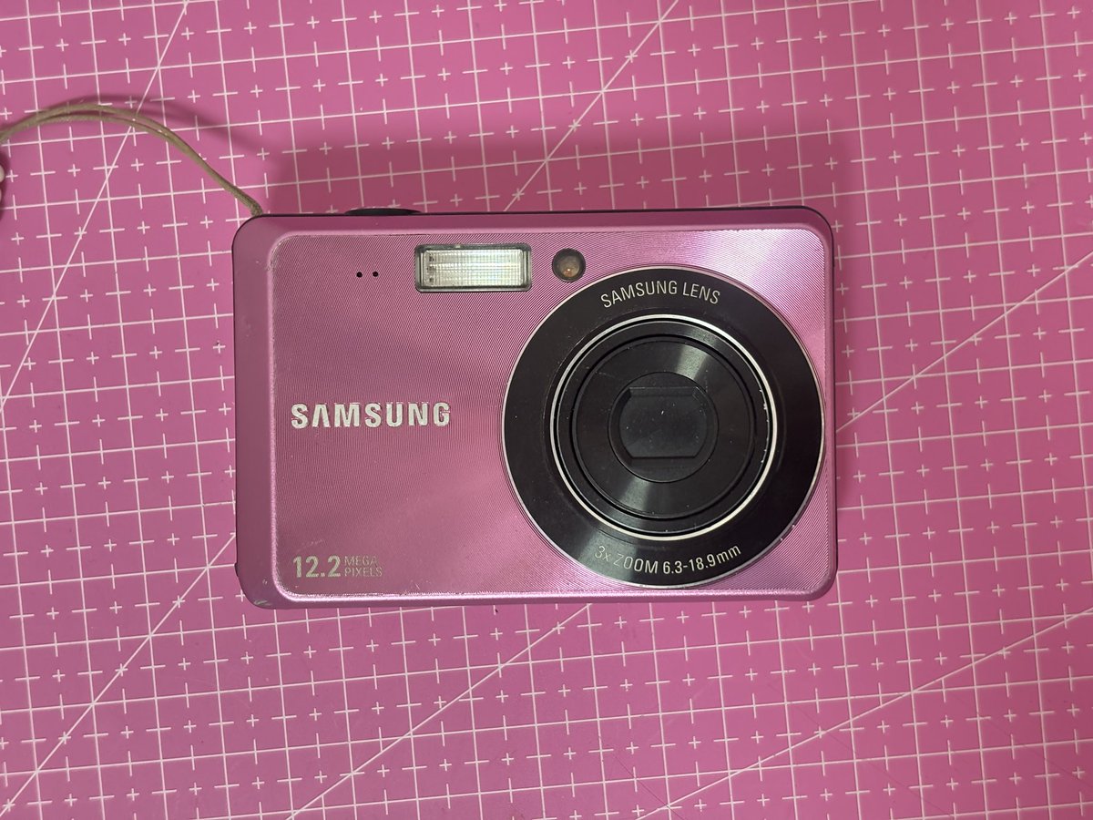 howcuteyou55's tweet photo. ปล่อยกล้อง Samsung es60

Price : 2200 (free shipping)

มีแบตของกล้องให้ (บวมเล็กน้อย)

มีตำหนิบอดี้กล้อง ไม่มีผลต่อการใช้งาน❗️

#กล้องดิจิตอล #กล้องดิจิตอลคอมแพค  #กล้องมือสอง #กล้อง #กล้องดิจิตอลเก่า #กล้องดิจิตอลมือสอง https://t.co/DEwqnxiWN4