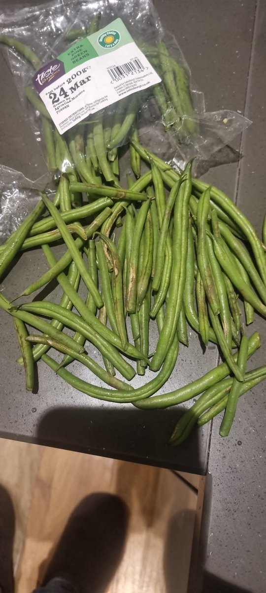 Beechybaggie tweet media