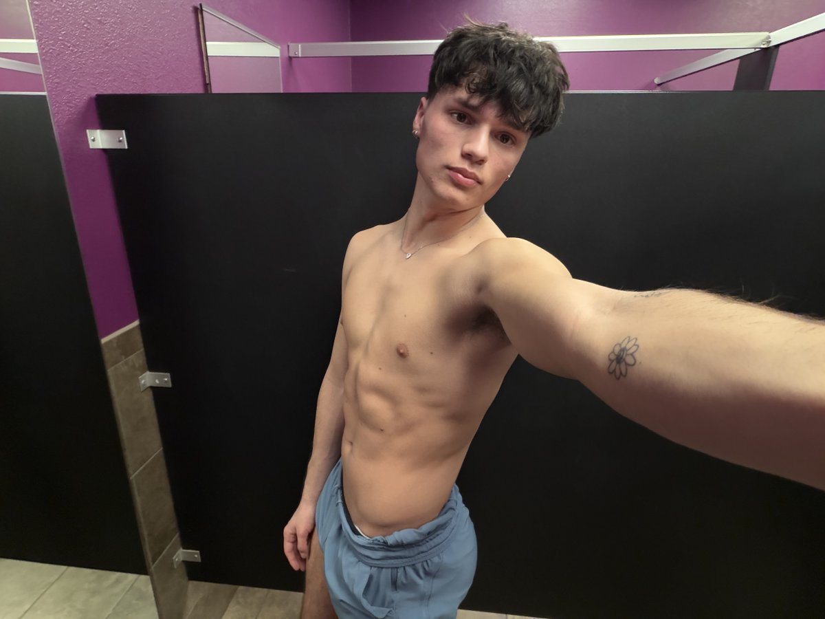 allen 🌙 tweet media