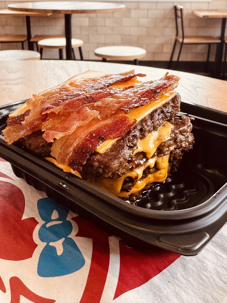 jthecarnivore's tweet image. Day 3 of 20 on the road and #carnivore. 

It’s LUNCHTIME 

Some might say this is not carnivore  

Do what works for you. 

@Wendys is a great option when you are on the road.