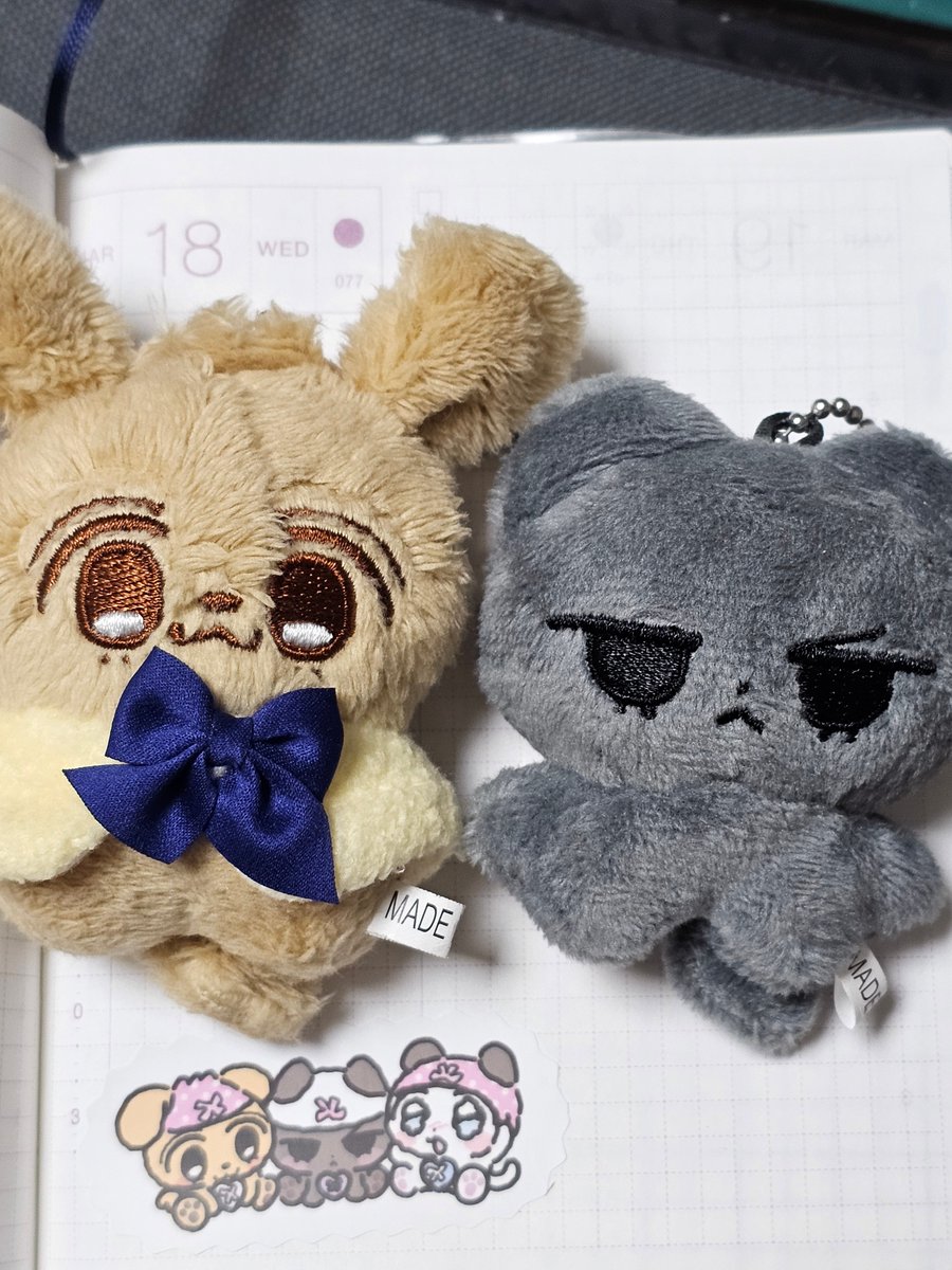 흑흑 도쿄에서 홀로 원온원수행한다고 떠난 치비냐웅 다시 돌아오다...
옷은 더워서 벗었다가 까먹었대요...