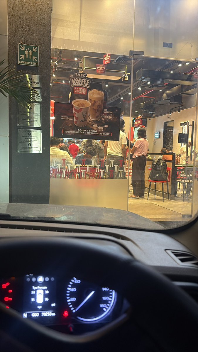 Anurrag3m's tweet photo. @KFC_India  send help to store 6321 vijay 4 rasta ahmedabad https://t.co/epd5zfrwxD