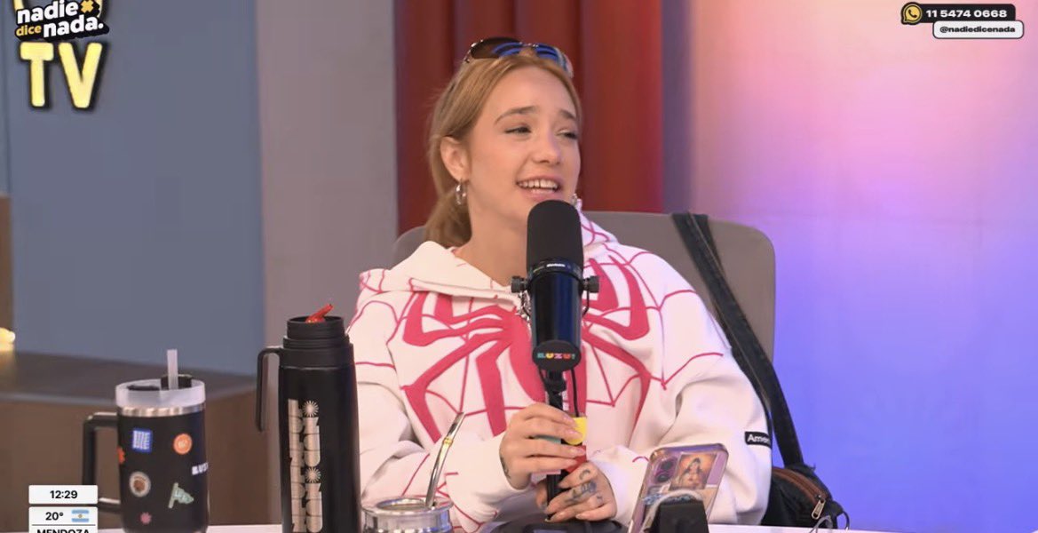89polito's tweet photo. 🎙️VIVO
#NadieDiceNada Luzu TV 212.6k
#SoñeQueVolaba OLGA 40.2k🔻
#PerrosDeLaCalle Urbana 21.7k🔻
#CEF AZZ 10.7k
#YQue Vorterix 9k
#TUGO Gelatina 6.8k
#LOJ Picado TV 1.9k⚠️

Comu que miran? 👀👇 https://t.co/YDD3S7YMR3