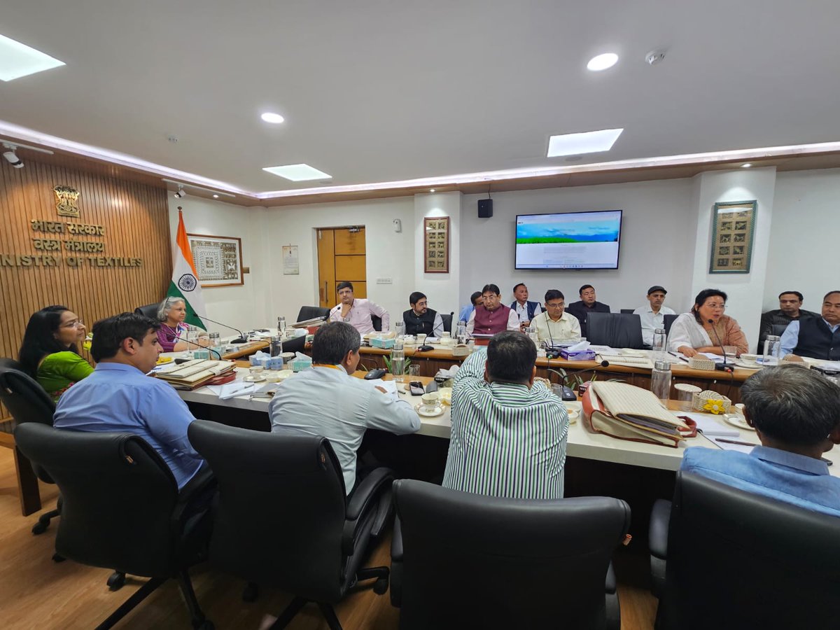 Ministry of Textiles tweet media