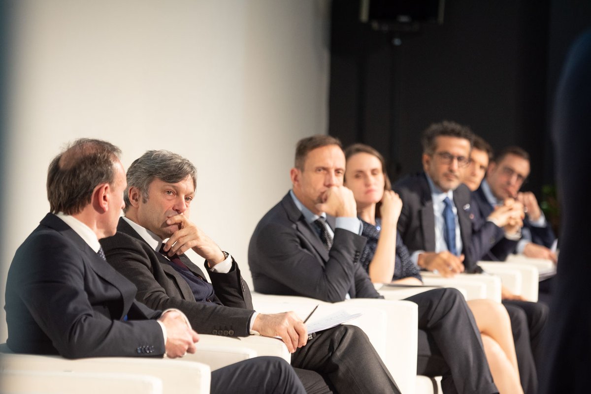 ITAtradeagency's tweet photo. 📍 “Developing an Indo-Mediterranean Perspective through the IMEC Network”: a Trieste l’evento per l’implementazione del Corridoio India–Medio Oriente–Europa con interventi di @Antonio_Tajani, Ministro degli Affari Esteri e della Cooperazione Internazionale, e @M_Fedriga, Presidente della @regioneFVGit.

📈 Costruire solide rotte alternative diventa indispensabile in un contesto geopolitico in rapida evoluzione e canali logistici instabili. Nel 2025 le esportazioni italiane verso l'India hanno superato i 5,7 miliardi di euro (+30% sul 2019) e quelle verso il Medio Oriente hanno raggiunto 28,2 miliardi (+7,2% sul 2024).

🚀 Il corridoio IMEC rappresenta una grande opportunità per l’Italia che avrà la possibilità di intercettare fino a 26 miliardi di traffico su un potenziale di 172.

🌍 Iniziative come questa sono una leva potente per la crescita delle nostre PMI che vengono a contatto delle occasioni migliori per mantenersi competitive.

@ItalyMFA - Saeed Alhajeri, @mofauae - @oana_toiu, @MAERomania, @grlicradman, @MFA_Croatia - @dubravkasuica, @EU_Commission - Leopoldo Destro, @Confindustria - @guglielmopicchi, @SACEgroup - @AntVillafranca, @ispionline - Karim Dahou, @OECDglobal