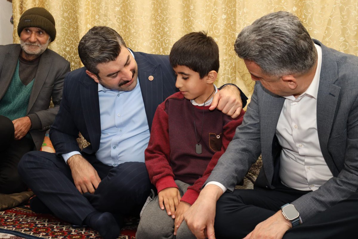 Ramazan, Hatır sormak, gönül almak, paylaşmak, dayanışmaktır.

Ramazan ayının  bereketi ve kardeşlik ikliminde TBMM İdare Amiri, Şanlıurfa Milletvekilimiz <a href="/ibrahimeyyupogl/">Av.İbrahim EYYÜPOĞLU</a> ile birlikte Bilbay ailesini ziyaret ettik, gönül sohbetlerine misafir olduk, çocuklarımızın tebessümlerine