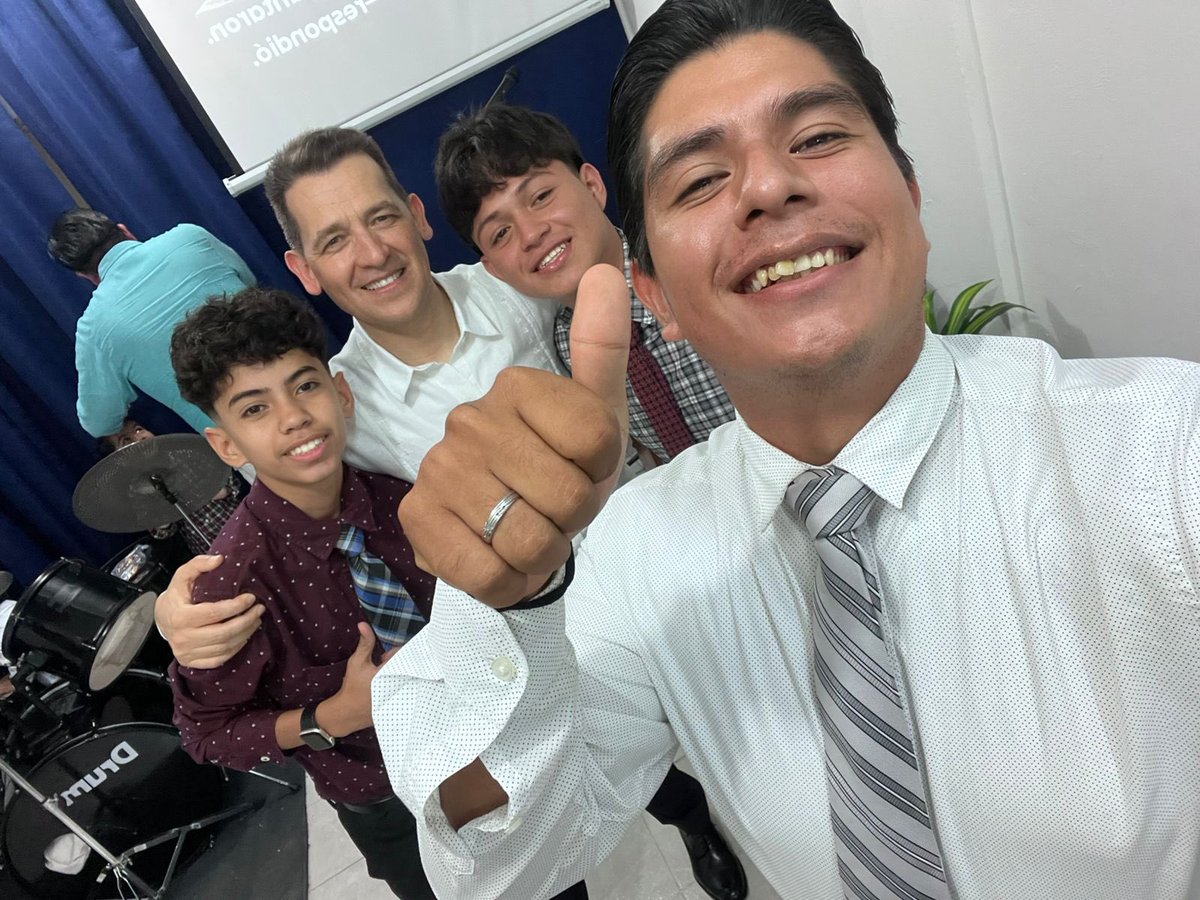icdelalfarero's tweet photo. Ya me voy de México 🇲🇽, pero México 🇲🇽 no se va de mi —- QUE PRECIOSA GENTE ‼️

SIGAMOS ORANDO por todas las Iglesias de México, ➕ de 500 Iglesias, además de Misioneros Mexicanos en otras naciones de habla hispana. 

OH YEAH ♥️ https://t.co/UN6BRL2j5K