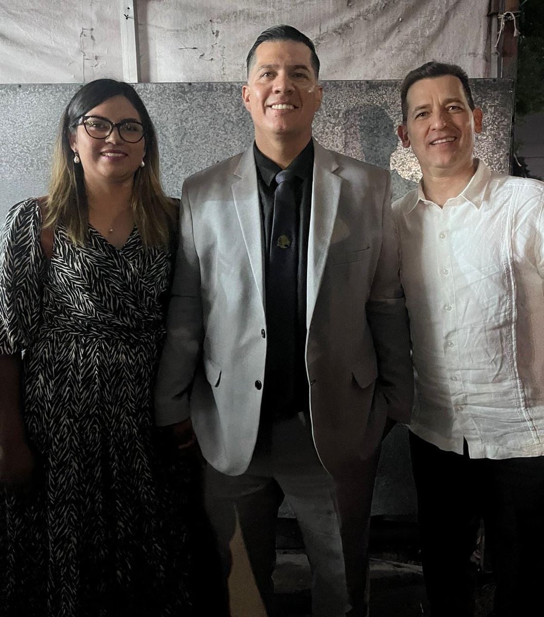 icdelalfarero's tweet photo. Ya me voy de México 🇲🇽, pero México 🇲🇽 no se va de mi —- QUE PRECIOSA GENTE ‼️

SIGAMOS ORANDO por todas las Iglesias de México, ➕ de 500 Iglesias, además de Misioneros Mexicanos en otras naciones de habla hispana. 

OH YEAH ♥️ https://t.co/UN6BRL2j5K