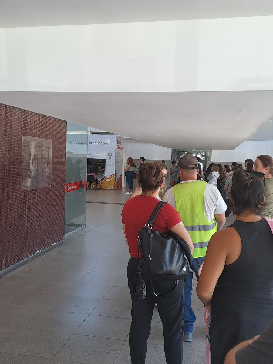 PhonoPractice's tweet photo. Pura burocracia #boletoeducativo 
Nada se hace facil 
@MuniRosario 
@Rosariotres https://t.co/x86Zkan8GS