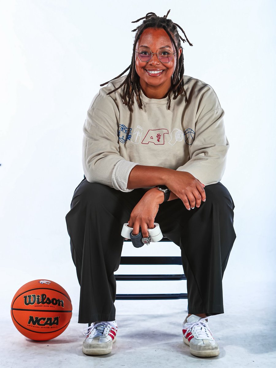SouthAlabamaWBB's tweet photo. During this #NationalAthleticTrainingMonth, we are extra grateful for our AT, Zorrya Kelley.

Zorrya, thank you for all you do to make this program better ❤️

#LSF | #INVEST https://t.co/HgRW8jlO5k