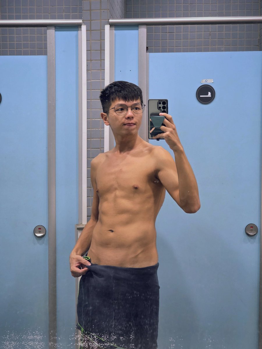 可魯學長誇誇機關槍 tweet media