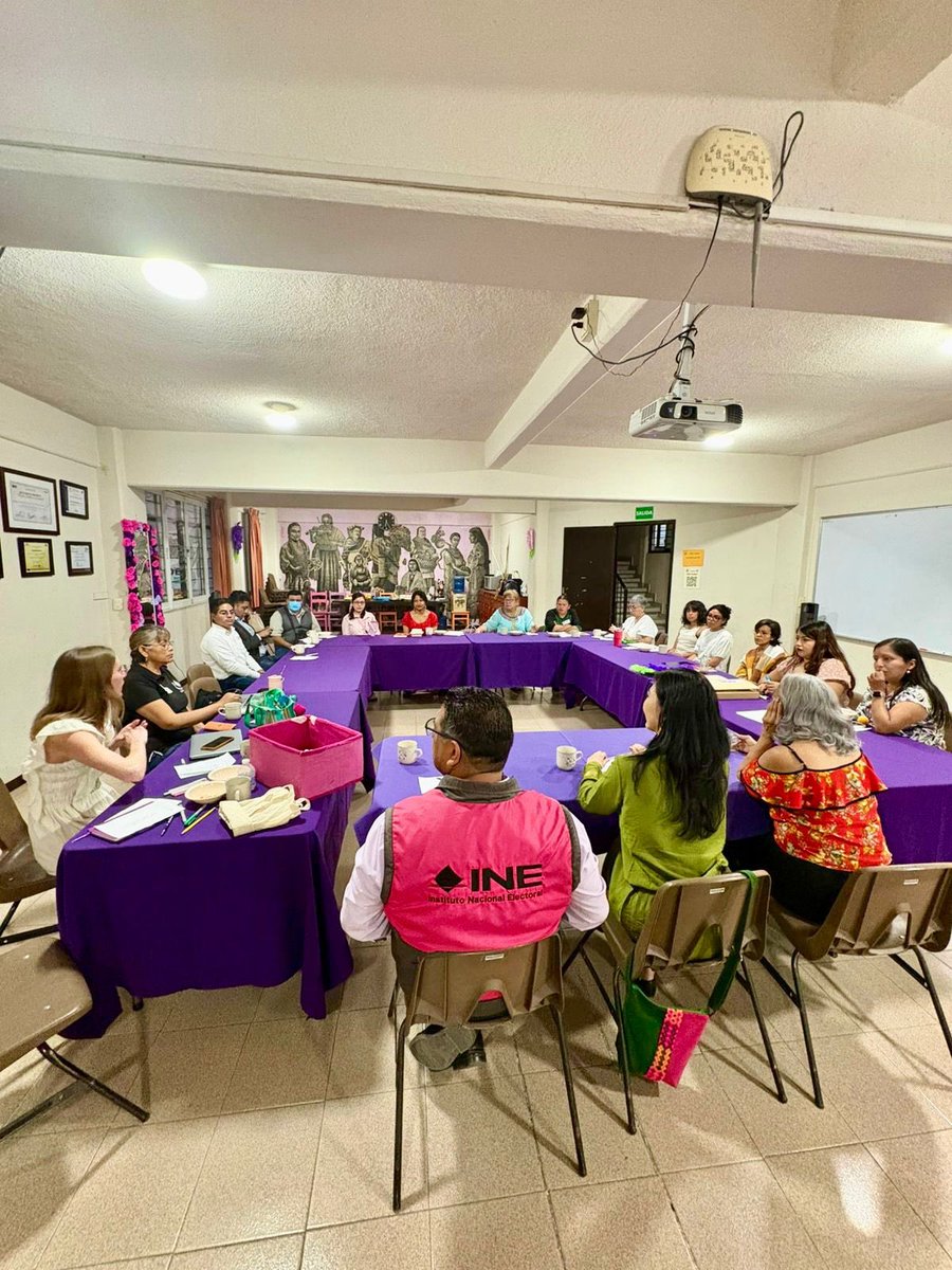 PNUD_Mexico's tweet photo. @SilviaMorimoto Junto a Jorge Alejos Victoria, Vocal de Capacitación Electoral y Educación Cívica @INE_Oaxaca, nos reunimos con organizaciones del programa para conocer los avances, resultados e impacto de sus proyectos. https://t.co/ZIxn1RABze