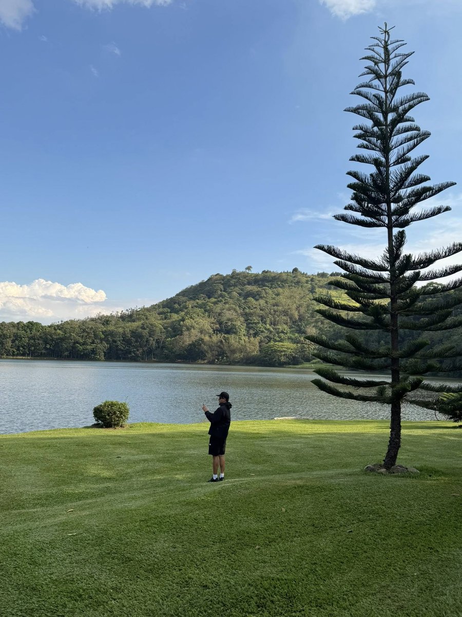 blairwaldorfs_'s tweet photo. even as someone who does not post a lot, i'm always so happy seeing him taking in what the world looks like and saving photos on his phone.

either saving them lang in his cloud to review later, or may pinagsesendan 🫠 https://t.co/s58yzAWFah