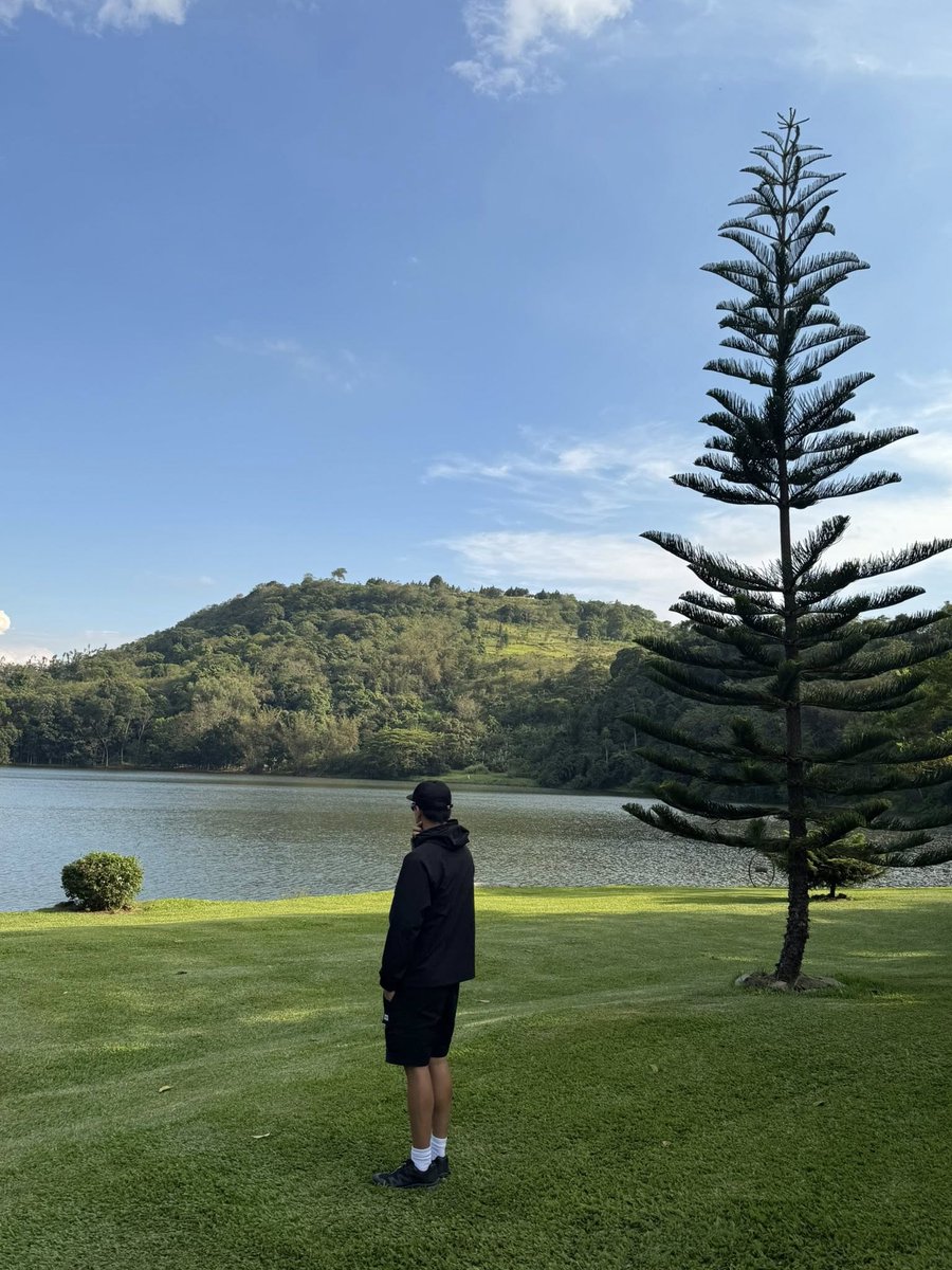 blairwaldorfs_'s tweet photo. even as someone who does not post a lot, i'm always so happy seeing him taking in what the world looks like and saving photos on his phone.

either saving them lang in his cloud to review later, or may pinagsesendan 🫠 https://t.co/s58yzAWFah