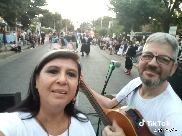 VOCESNATIVAS's tweet photo. Sábado 
Parte 2

🇦🇷 Peatonal del Museo Molina Campos 
Voces Nativas cantó por la mujer y la memoria 💜
#mujeres #memoria #voces #argentina #museos https://t.co/JjZHqMjmvA