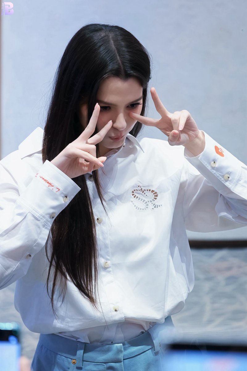 PlanAforBec's tweet photo. Youth. Wind. Becky.

BECKY SRSS26 AT SIAM PARAGON
#SirivannavariSS26 #SRSS26
#beckysangels #BeckyArmstrong https://t.co/BgcRxKNslD