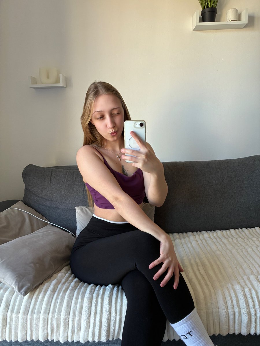 lylybloomfit tweet media