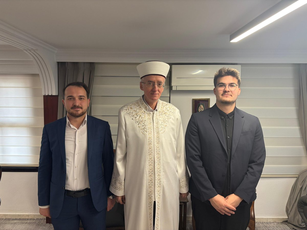 AnkaraBATOB's tweet photo. Batı Trakya Öğrenci Birliği’ni temsilen İstanbul ve Ankara BATÖB başkanları olarak, BTTADK Başkanı ve İskeçe Müftüsü Sayın Mustafa Trampa’yı makamında ziyaret ettik.

Sayın Müftümüze; nazik kabulleri ve bizlere gösterdiği yakın ilgi için kalbi şükranlarımızı sunarız.

#batöb https://t.co/5nDP6dByih